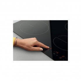 Zanussi ZHRX643K 59cm Ceramic Hob - Black - 4